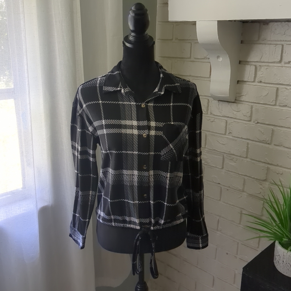 **3/$10** No Boundaries Plaid Cinch Hem Top Size Medium